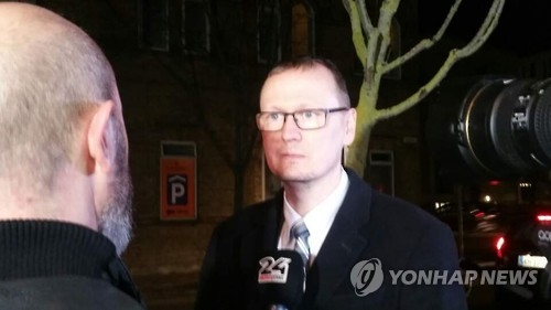 인터뷰하는 정유라 씨 변호인