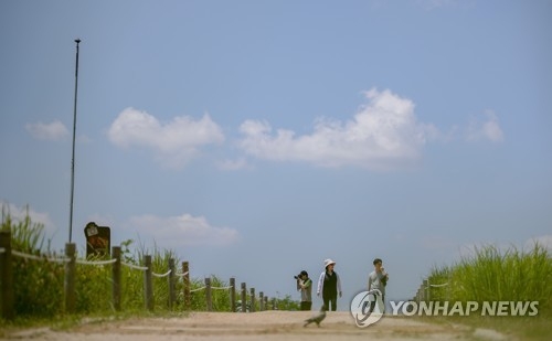 충북 맑은 가운데 더워…9일 북부권 5∼20㎜ 소나기 - 1