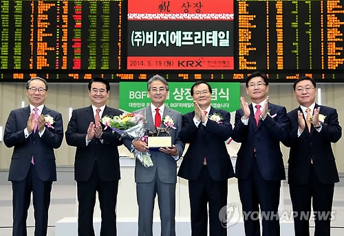BGF리테일 '지주사 전환' 평가 엇갈려…주가는 하락 - 1