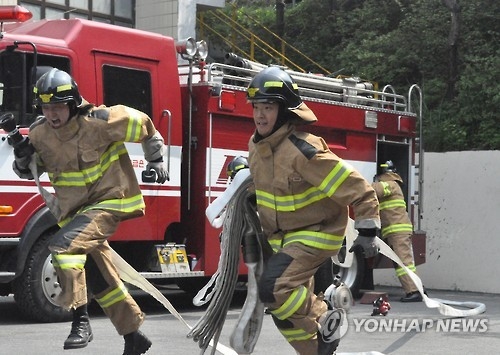 출동 많은데 인력 태부족…소방관들 매주 50시간 '사투'(종합) - 1