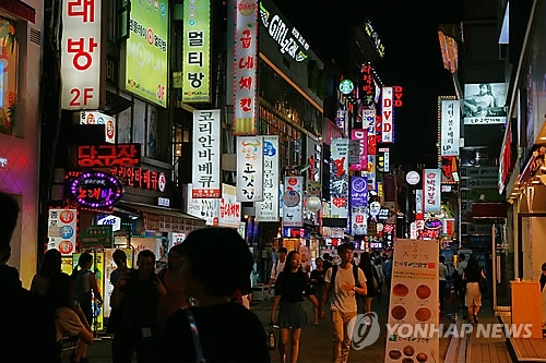 서울 시내 한 먹자골목 야경 (연합뉴스 자료 사진)