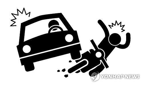 청주서 승용차-오토바이 충돌…80대 사망 - 1
