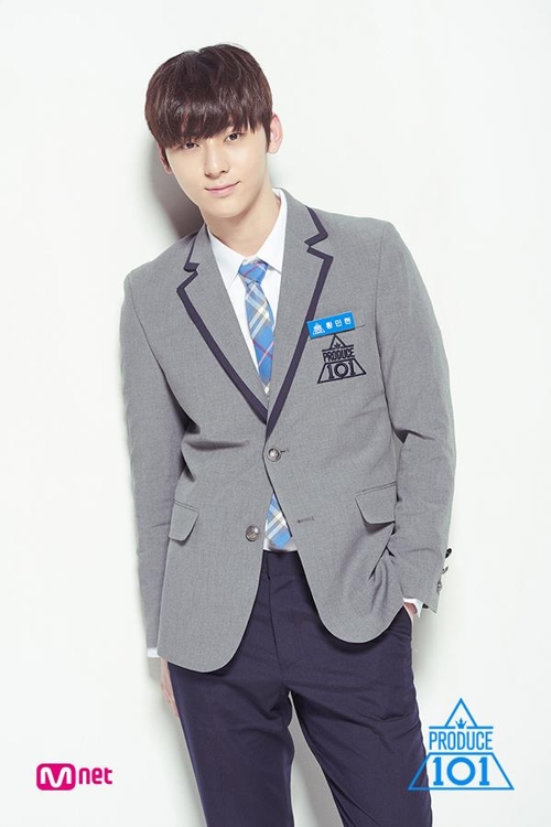 그룹 '워너원'으로 활동하는 민현