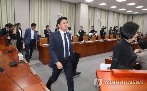 고성 터진 운영위…"안건없이 웬 회의", "왜 큰 소리냐"(종합) - 2