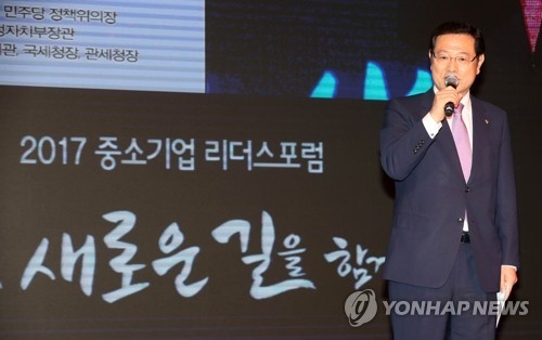일자리委, 민주노총과 간담회…최저임금 등 논의 - 1