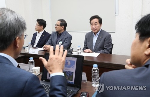 중소기업 방문한 총리