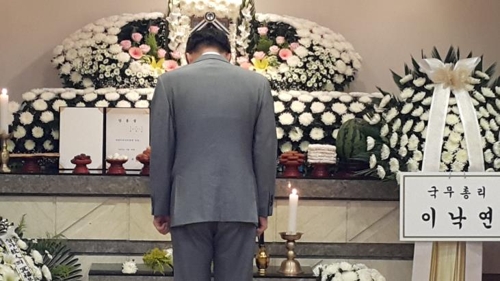 김재수 농식품부 장관, AI 방역 공무원 빈소 조문