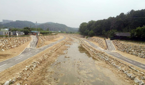 새롭게 단장된 관평천