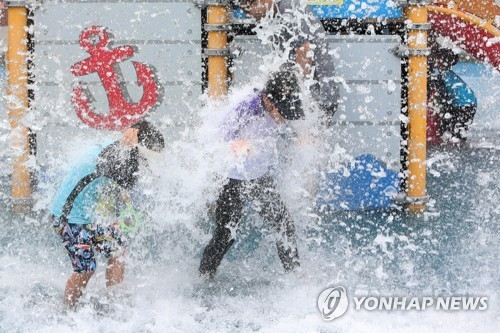 더위 식히는 물놀이