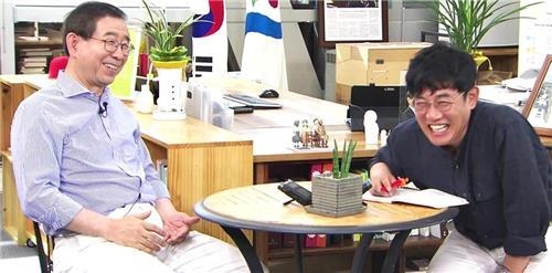 KBS 2TV 예능 프로그램 '냄비받침'에 출연한 박원순 서울시장(왼쪽)