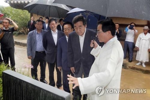 이낙연 총리, 여름 휴가 하회마을 방문