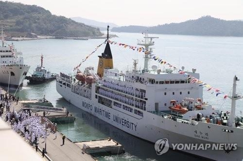 항해실습 떠나는 해양대 학생들
