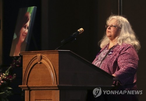 백인우월주의자의 차량 테러로 숨진 헤더 헤이어의 모친 수전 브로.