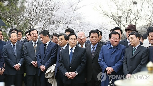 민주·국민의당 나뉜 채 맞은 DJ 8주기…동교동계는 어디로 - 2