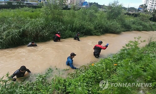 불어난 물에 휩쓸린 장애인