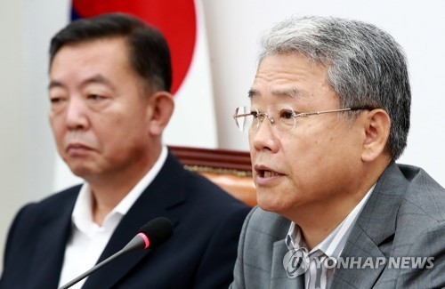 국민의당 김동철 원내대표(오른쪽)