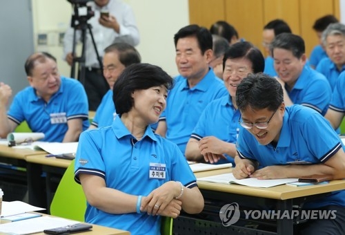 추미애, 당내 소통행보 가속…본격 '식사 정치'(종합) - 1