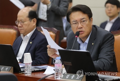 정진석 "집권세력, 전직 대통령 감옥 보내려 몸 풀어" - 1