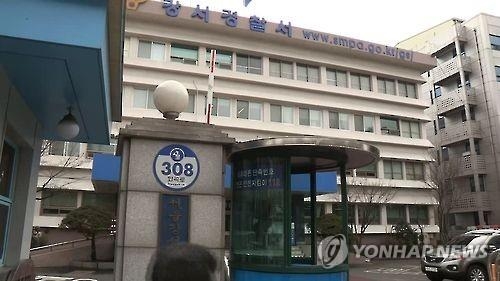 쇼핑몰서 옆매장 여직원 살해 뒤 도망가다 중상 - 1