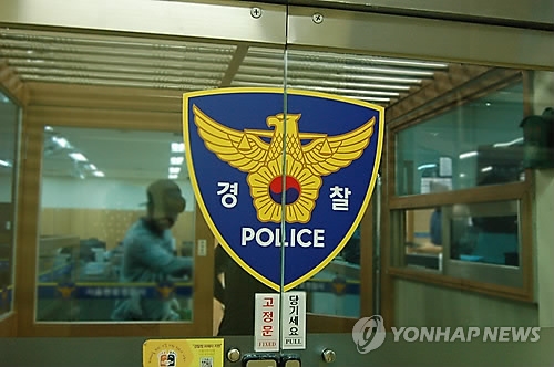 "경적 울렸다" 도로에 차 세우고 뒤차 운전자 폭행 - 1