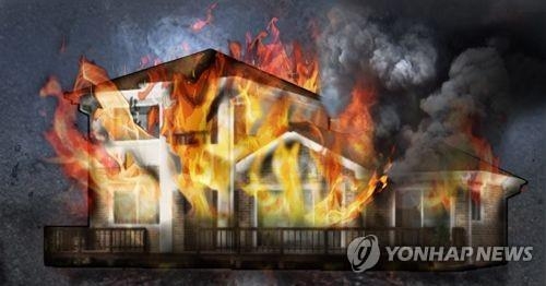 제천 주택 화재로 잠자던 70대 숨져 - 1