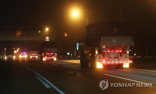 성주 향하는 사드 차량 행렬