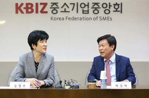 김영주 고용부 장관 박성택 중기중앙회장 만남