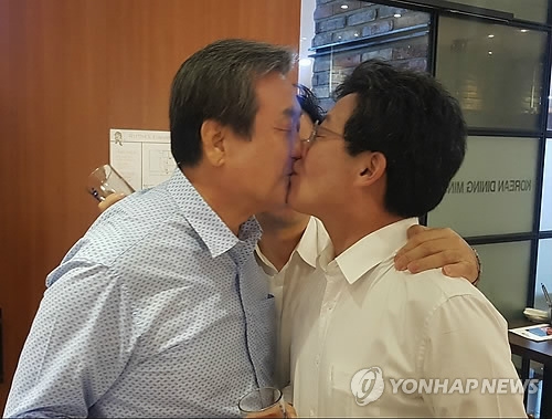 바른정당, 지도부 공백 위기 속 '화합의 만찬' - 2
