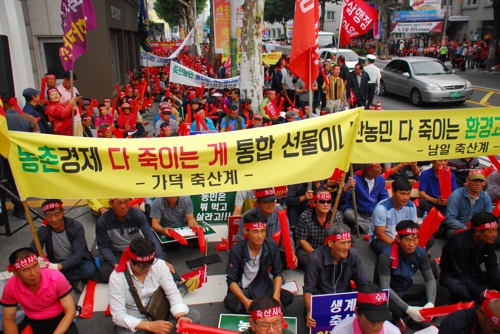 청주 축산농가 "축사 제한거리 완화해야" - 1