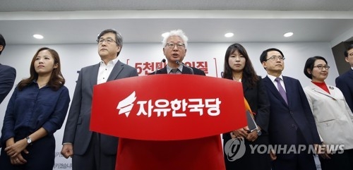 한국당, '보수대통합' 대의명분에 공감대…친박 반발 변수 - 3