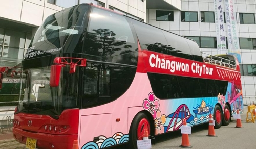 22일부터 운행을 시작하는 창원 시티투어 2층 버스.