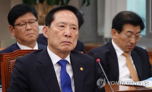 송영무, '서울 중대 위험없는 美군사옵션' 질문에 "처음 들어" - 1