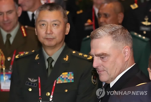 PACC 참가 중인 유하이타오 육군부사령원(왼쪽)