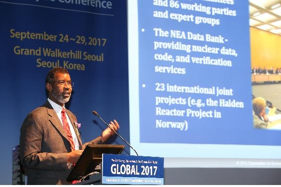 윌리엄 맥우드 OECD/NEA 사무총장 기조강연