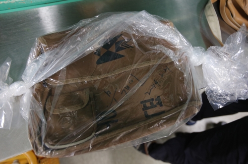 문재인 대통령 후보 때 사인을 한 우체국 가방