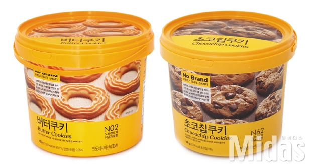 이마트 베트남 고밥점에서 올해 상반기 매출액 1~2위에 오른 ‘노브랜드 버터쿠키’(좌)와 ‘노브랜드 초코칩쿠키’. 이마트 제공