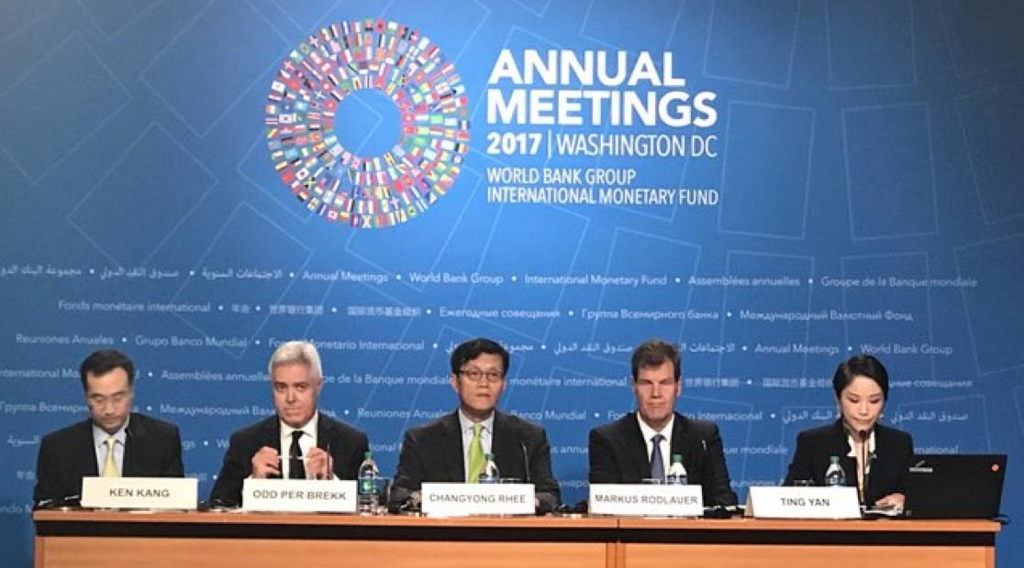 브리핑하는 이창용 IMF 아시아·태평양 국장