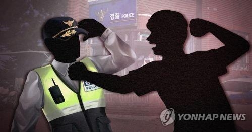 집유 기간 경찰관에 '날아차기' 20대 철창행 - 1