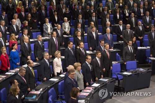 확 바뀐 獨의회…사민당 "메르켈 당신 탓에 우익이 둥지 틀었다" - 1