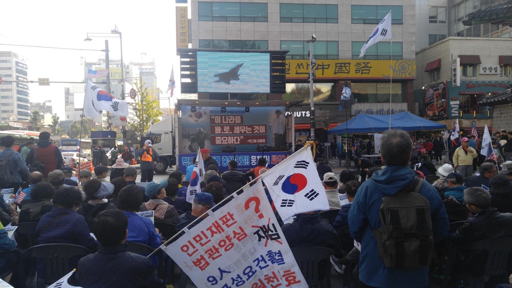 '촛불 1주년' 광화문·여의도 기념 집회…"적폐청산 이어가야" - 3