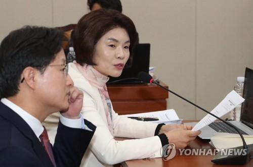 환노위, 유해물질 대책 질타…'방송장악' 문구시위에 한때 파행(종합) - 3