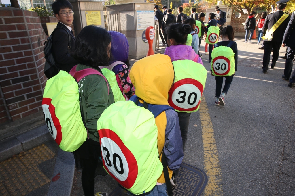 "학교앞 시속 30㎞ 기억하세요"