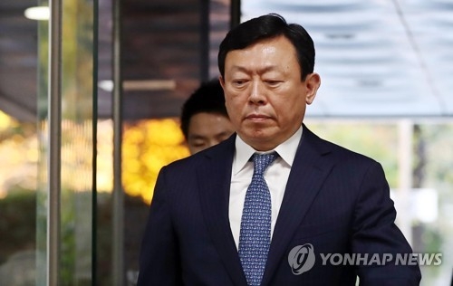 검찰, '경영비리' 롯데 신동빈 회장 징역 10년 구형(1보) - 1