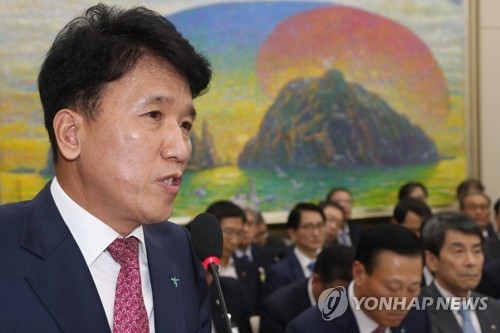 답변하는 함영주 KEB 하나은행장