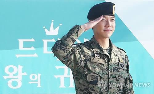 '만기 전역' 이승기의 거수경례