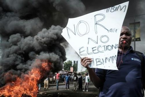 케냐 대선 재시행에 반대하는 시위대 [AFP=연합뉴스 자료사진]