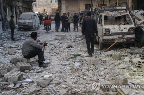 정부군 폭격으로 폐허 된 시리아 두마 모습[EPA=연합뉴스 자료사진]