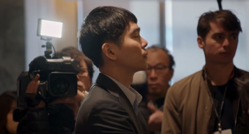다큐 '알파고' 중 이세돌 9단의 모습
