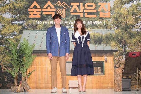 "수도·전기·가스 없어요"…소지섭·박신혜의 '숲속의 작은 집' - 1