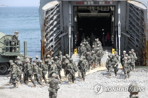 훈련하는 해병대원들(포항=연합뉴스) 김준범 기자